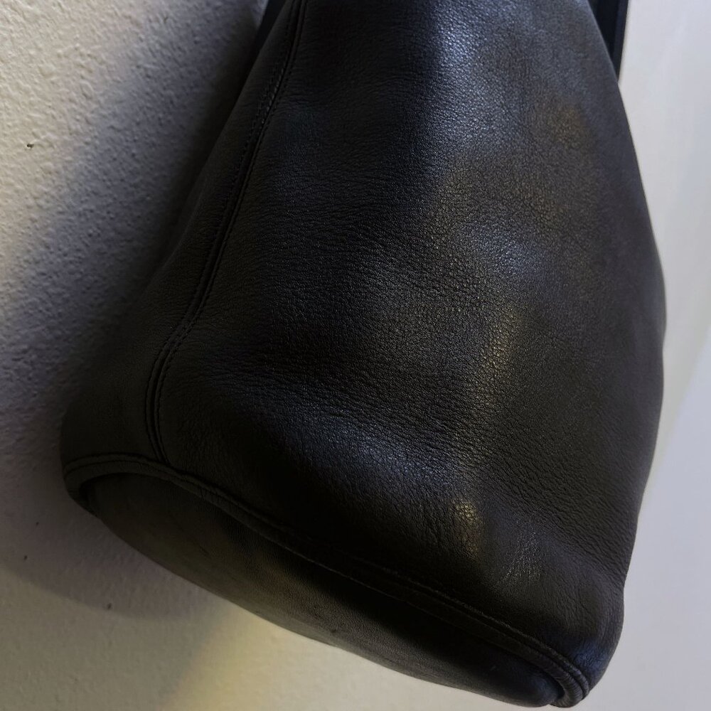 Vintage Coach Black Leather Hobo Bag With Adjustable Strap & Brass Hardware - Picture 14 of 16